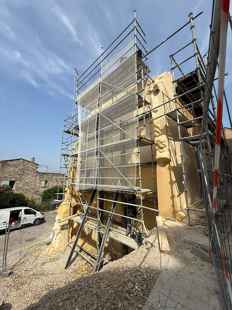Intervention en urgence sur un immeuble menaçant péril à Éguilles (13)