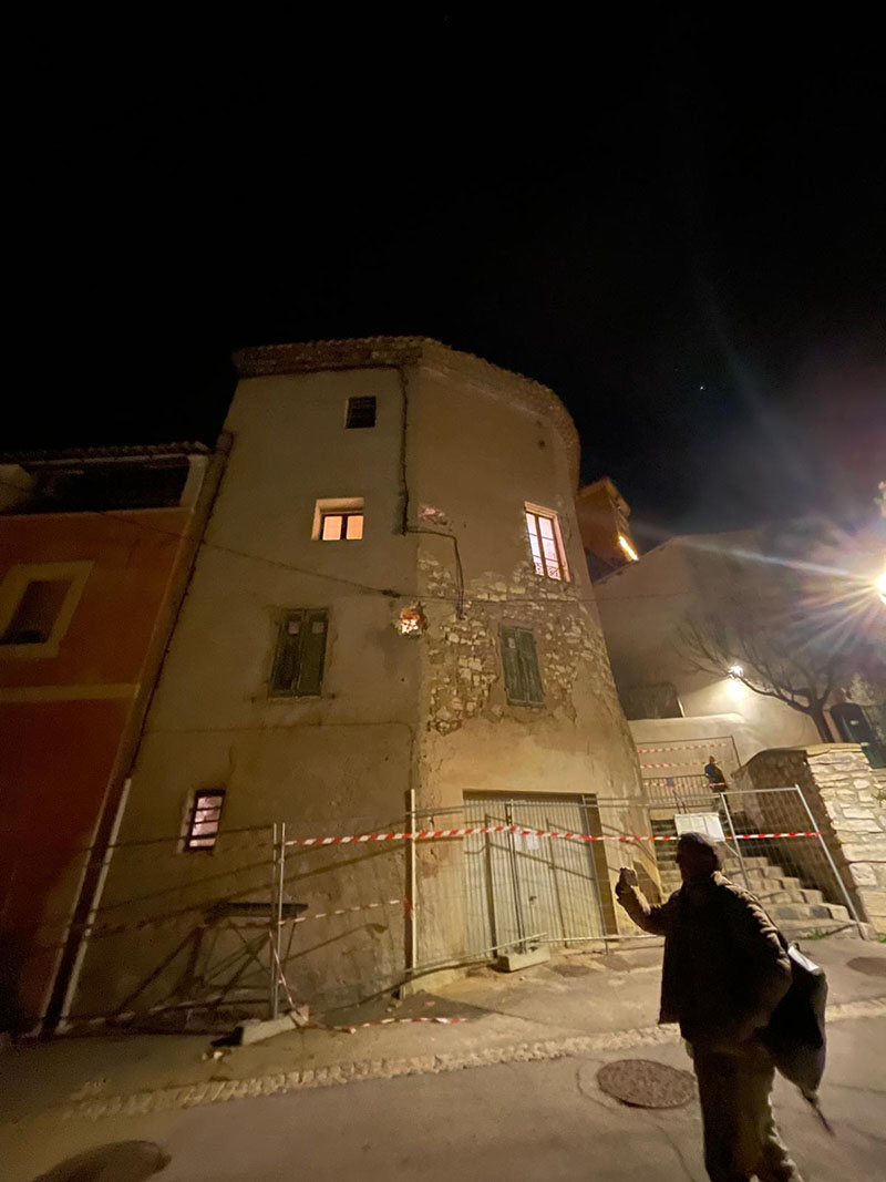 Intervention en urgence à Éguilles de Renobat mur pignon du batiment en péril